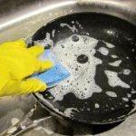 How to clean a Teflon frying pan