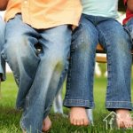 How to remove grass stains on jeans: useful tips