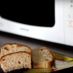 How to soften stale bread in the microwave?