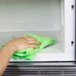 How to remove unpleasant odors from the microwave