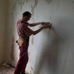 как удалить обойный клей со стен: подготовительные работы