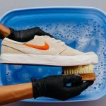 помыть кроссовки