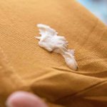 удаление герметика с одежды